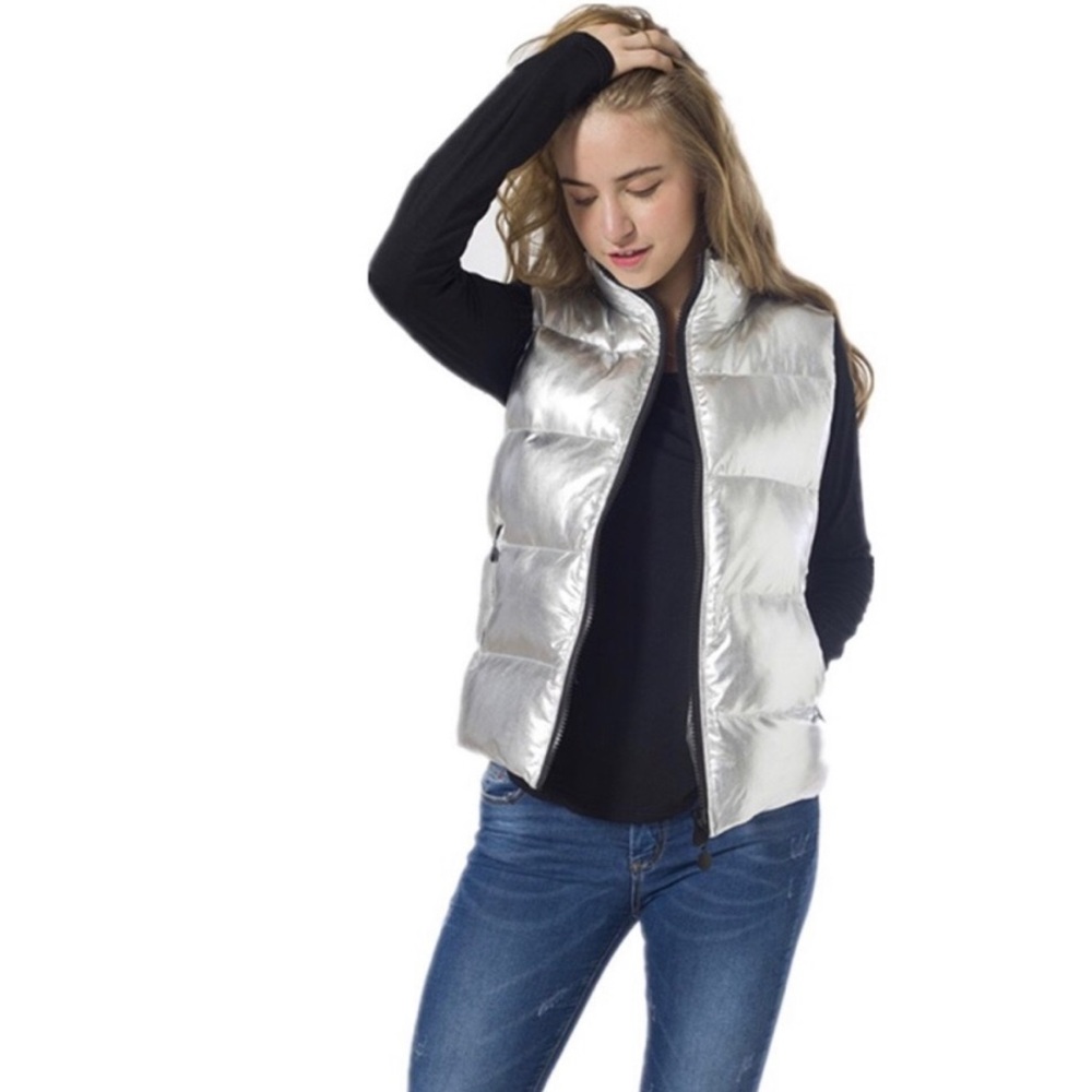 Vangull Women’s Silver Vest NWT